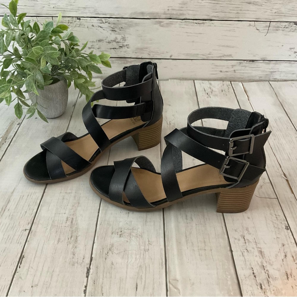 Material Girl Black Strappy Block Heel Sandals with Buckles, faux leather size8